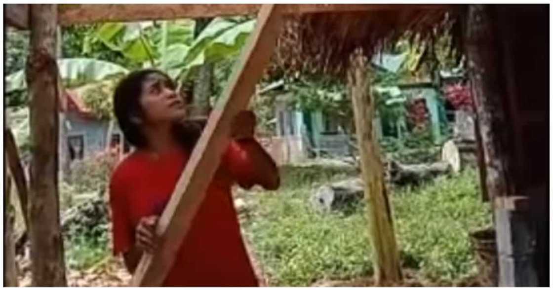 17-anyos na raketera, hands-on sa ipinatatayong bahay para sa kanyang ama 17-anyos na raketera, hands-on sa ipinatatayong bahay para sa kanyang ama