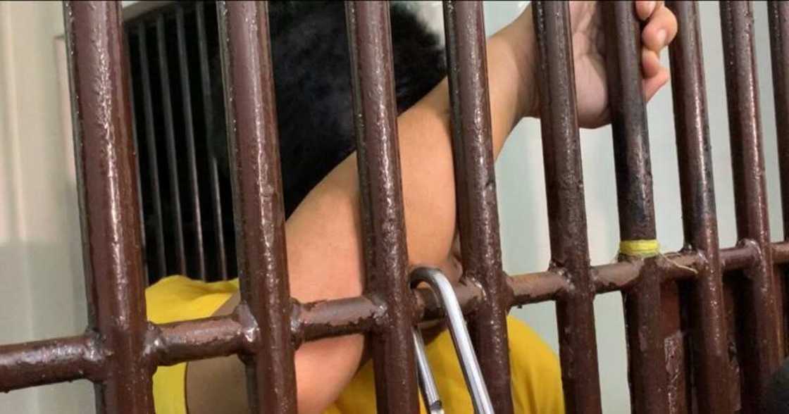 Guwardiyang kumukuha ng police clearance, inaresto sa mismong istasyon ng pulisya Guwardiyang kumukuha ng police clearance, inaresto sa mismong istasyon ng pulisya