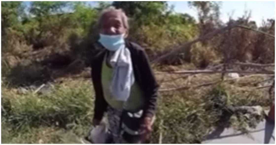 Lola, naglako muna ng suman para may maibigay sa vlogger na nagkunwaring walang gas Lola, naglako muna ng suman para may maibigay sa vlogger na nagkunwaring walang gas