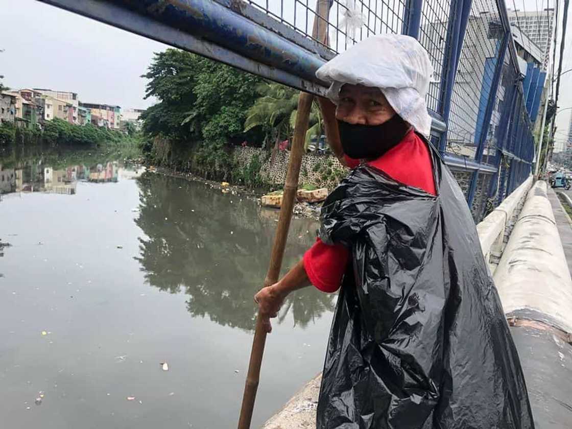 Dating barker ng jeep, nangangalakal na lang sa ilog para may makain ngayon Dating barker ng jeep, nangangalakal na lang sa ilog para may makain ngayon