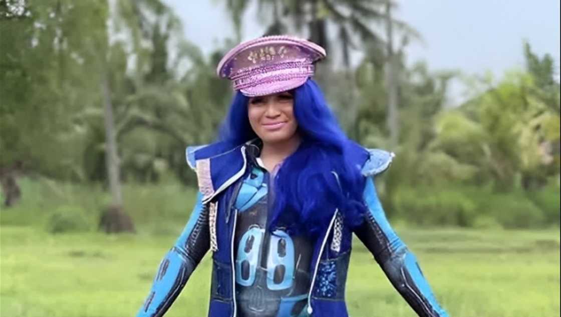 Boobay, muling hinimatay habang nasa entablado sa isang event sa Batangas Boobay, muling hinimatay habang nasa entablado sa isang event sa Batangas