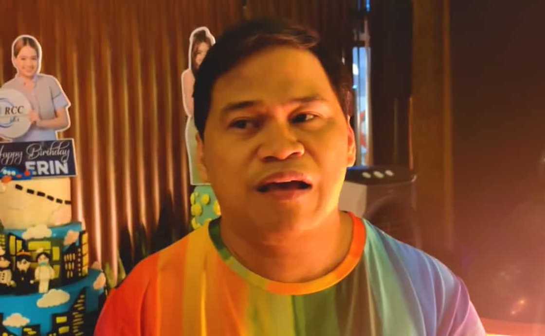 Ogie Diaz sa birthday outfit ng anak niyang si Erin: "Pag ikaw, sinipon, inubo, pinulmonya.." Ogie Diaz sa birthday outfit ng anak niyang si Erin: "Pag ikaw, sinipon, inubo, pinulmonya.."