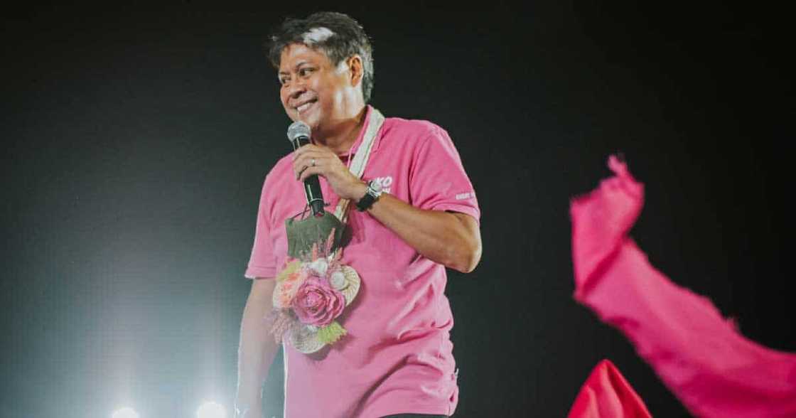 Sen. Kiko Pangilinan, nawindang sa kulay ng nahulog na niyog: “Pati pala puno ng niyog ay katropa” Sen. Kiko Pangilinan, nawindang sa kulay ng nahulog na niyog: “Pati pala puno ng niyog ay katropa”