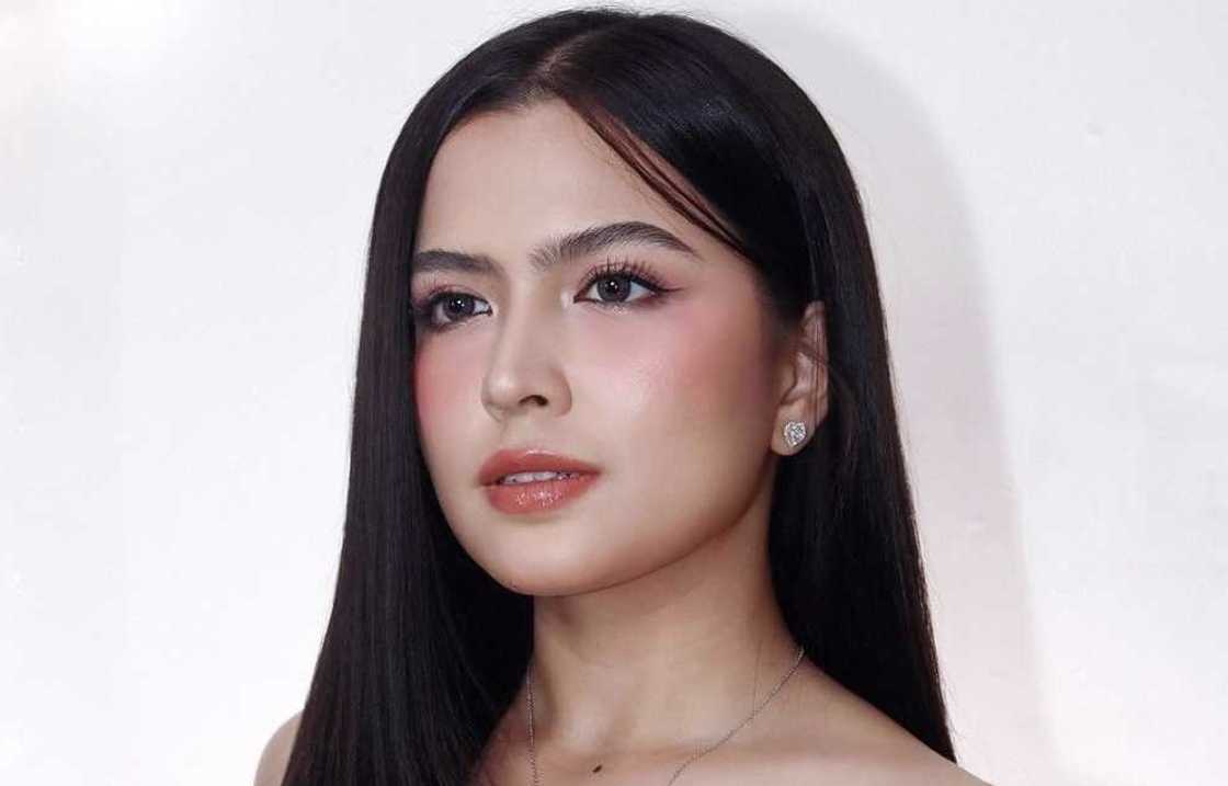 Alexa Ilacad, pinagsasabihan ang mga fans ni Fyang Smith sa kanyang live Alexa Ilacad, pinagsasabihan ang mga fans ni Fyang Smith sa kanyang live