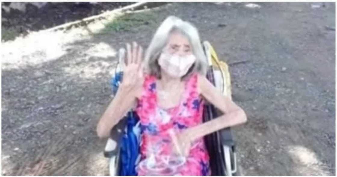 77-anyos na lola, namamalimos kahit nagpapadala ng maayos ang anak na nasa Japan 77-anyos na lola, namamalimos kahit nagpapadala ng maayos ang anak na nasa Japan