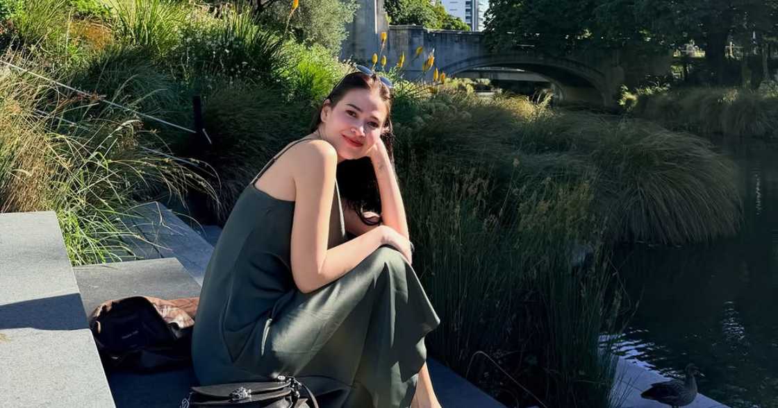 Mananatiling tikom ang bibig ni Bela Padilla sa bagong inspirasyon habang ka-tambal si Carlo Aquino sa pelikula Mananatiling tikom ang bibig ni Bela Padilla sa bagong inspirasyon habang ka-tambal si Carlo Aquino sa pelikula