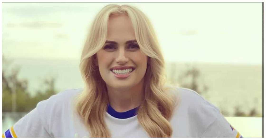 Rebel Wilson ng pelikulang Pitch Perfect, usap-usapan dahil sa kanyang transformation Rebel Wilson ng pelikulang Pitch Perfect, usap-usapan dahil sa kanyang transformation