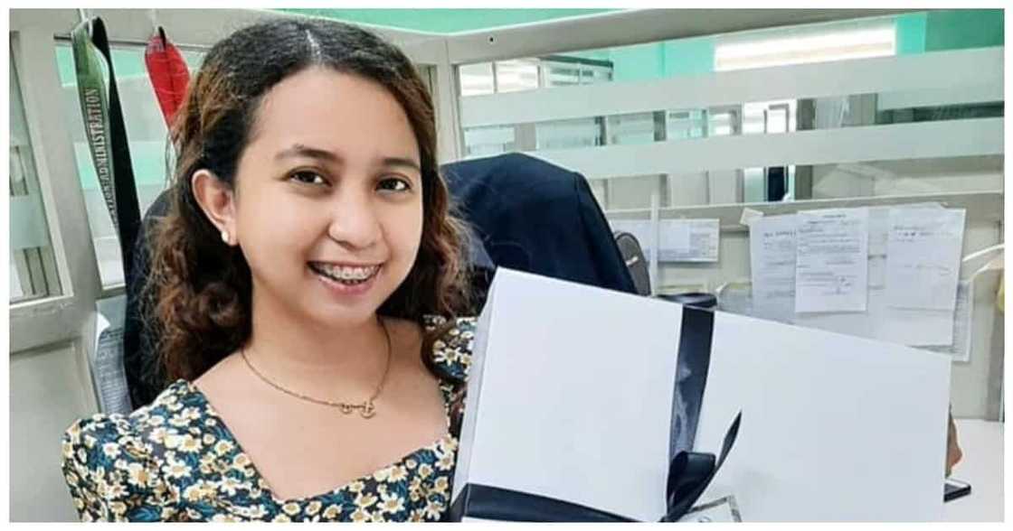 Law Student, masayang nakatanggap ng 8 law books bilang Valentine's gift Law Student, masayang nakatanggap ng 8 law books bilang Valentine's gift