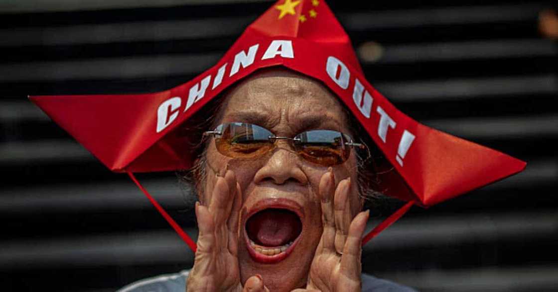 Philippine Coast Guard, matagumpay na naitaboy sa Sabina shoal ang 7 Chinese vessels: Video nag-viral Philippine Coast Guard, matagumpay na naitaboy sa Sabina shoal ang 7 Chinese vessels: Video nag-viral