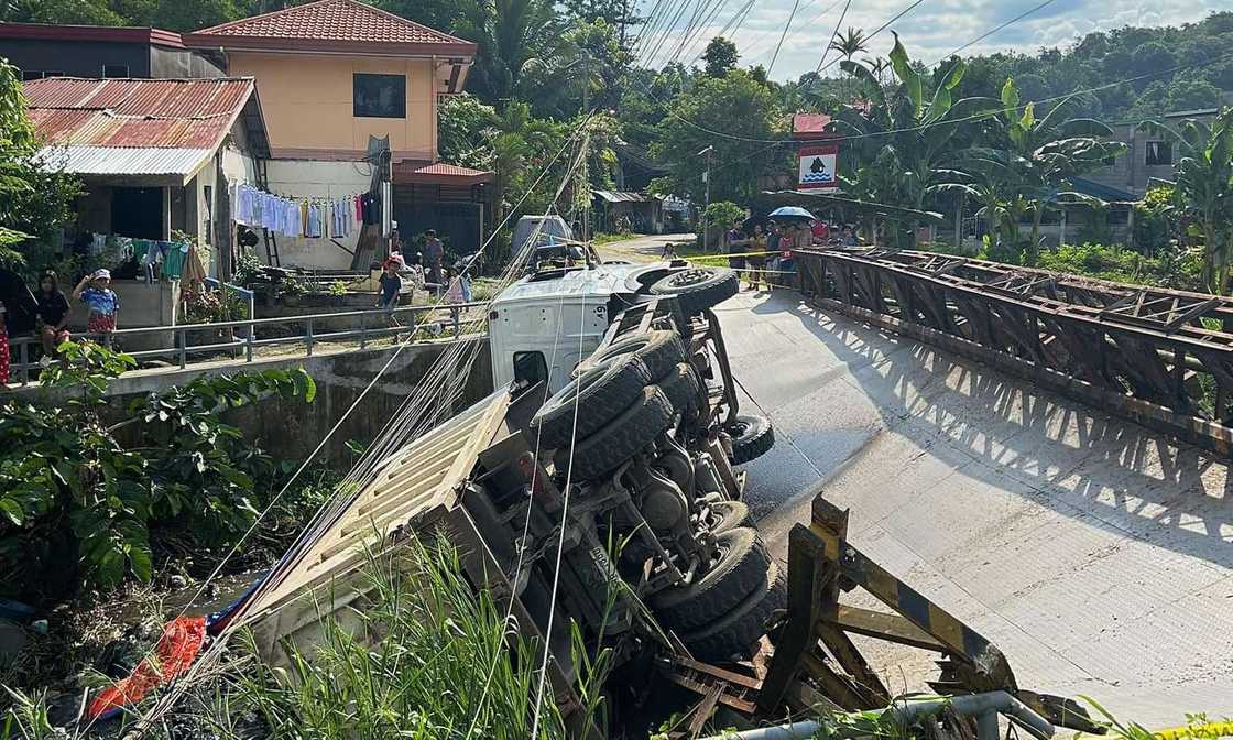 Tulay sa Davao, bumigay matapos daanan ng 10-wheeler truck na may kargang bato