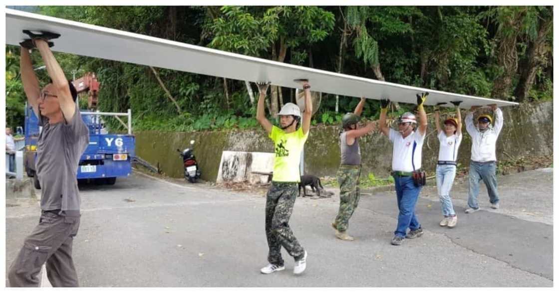 Lola na namumuhay mag-isa at sira na ang tirahan, sinurpresa ng mga volunteers ng bagong bahay Lola na namumuhay mag-isa at sira na ang tirahan, sinurpresa ng mga volunteers ng bagong bahay