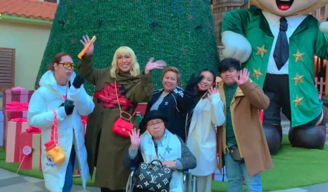 Vice Ganda, pinasilip ang pamamasyal nila sa South Korea Vice Ganda, pinasilip ang pamamasyal nila sa South Korea