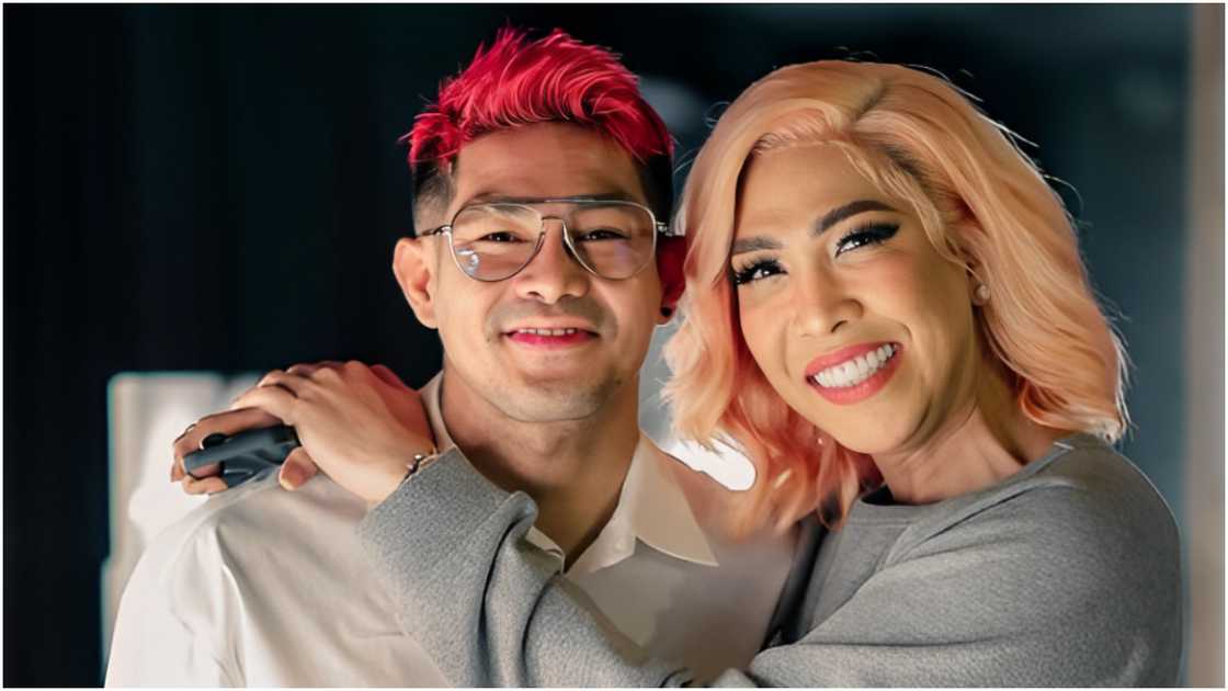 Ion, sinurpresa si Vice Ganda: "Para sa busy kong misis" Ion, sinurpresa si Vice Ganda: "Para sa busy kong misis"