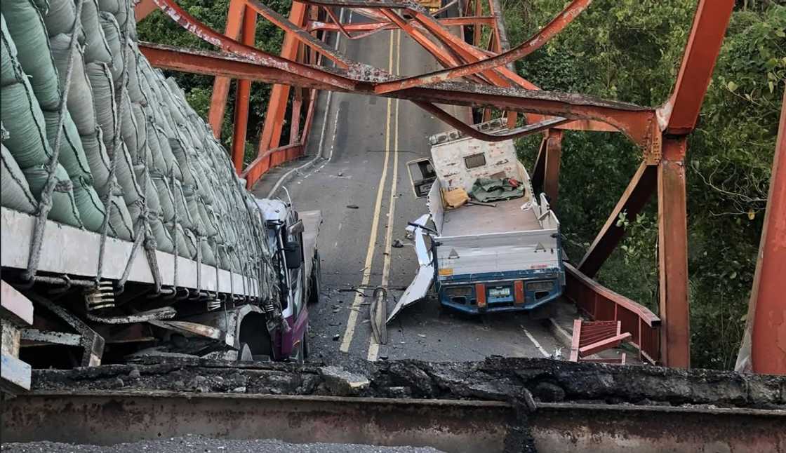 Tulay sa Alcala, Cagayan bumagsak; 7 sugatan, 3 trak nadamay sa insidente Tulay sa Alcala, Cagayan bumagsak; 7 sugatan, 3 trak nadamay sa insidente