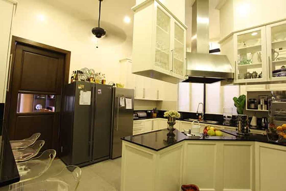 Grabe ang bongga ng "heritage house" ng superstar na ito! Grabe ang bongga ng "heritage house" ng superstar na ito!