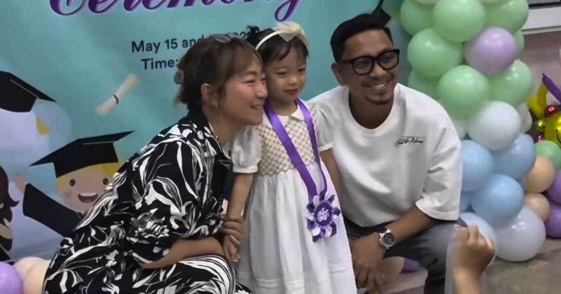 Moving-up day ng anak ni Jhong Hilario na si Sarina, ipinasilip (@sarinahilario) Moving-up day ng anak ni Jhong Hilario na si Sarina, ipinasilip (@sarinahilario)