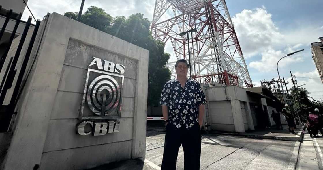 Julius Babao pays tribute to ABS-CBN tower and broadcasting center (@juliusbabao) Julius Babao pays tribute to ABS-CBN tower and broadcasting center (@juliusbabao)