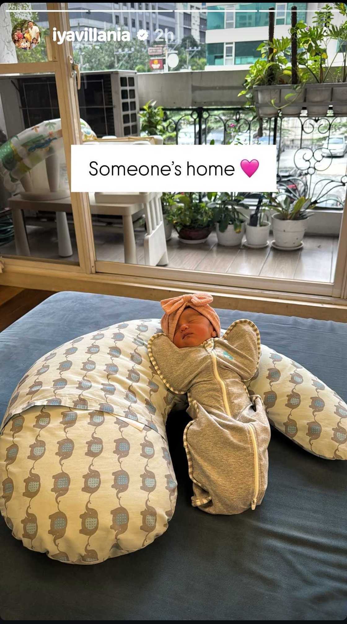 Iya Villania at Drew Arellano, naiuwi na ang baby nilang si Anya Iya Villania at Drew Arellano, naiuwi na ang baby nilang si Anya
