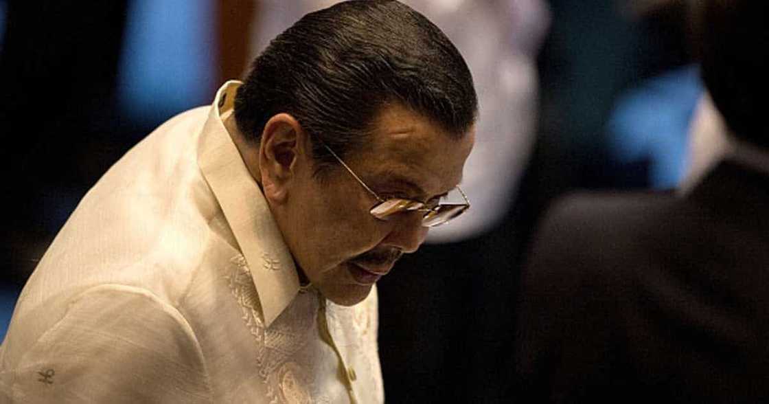 President Duterte, tumawag na kay Sen. JV Ejercito tungkol sa kalagayan ni Erap President Duterte, tumawag na kay Sen. JV Ejercito tungkol sa kalagayan ni Erap