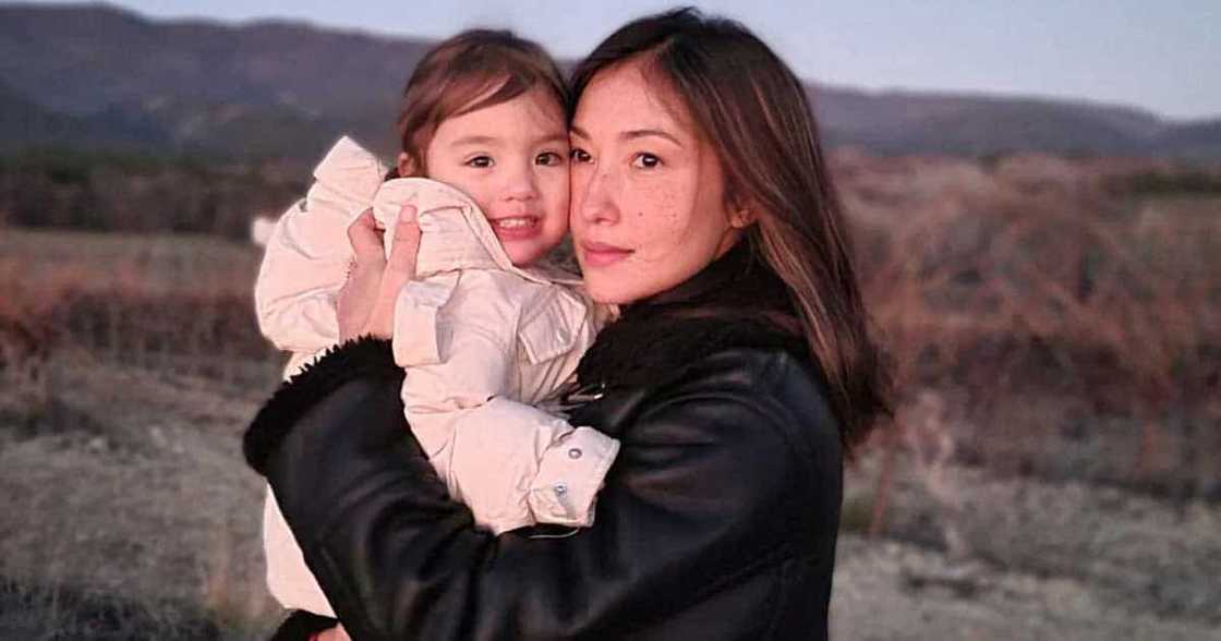 Tili Bolzico, pinagtripang i-manicure ang alagang aso na si Pochola; nilagyan ng nail extensions Tili Bolzico, pinagtripang i-manicure ang alagang aso na si Pochola; nilagyan ng nail extensions