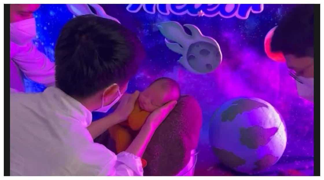 Antonette Gail and Whamos Cruz show Baby Meteor’s first-ever photoshoot Antonette Gail and Whamos Cruz show Baby Meteor’s first-ever photoshoot