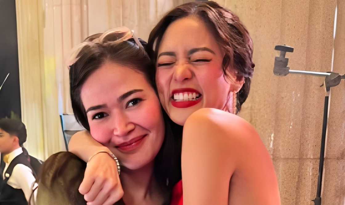 Kim Chiu, emosyonal nang sorpresahin ng BFF na si Bela Padilla Kim Chiu, emosyonal nang sorpresahin ng BFF na si Bela Padilla