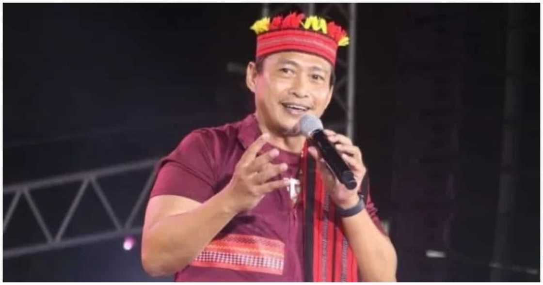 Teddy Baguilat, makulit na sinabing kailangan nilang 'magpasikat o mag-artista' Teddy Baguilat, makulit na sinabing kailangan nilang 'magpasikat o mag-artista'