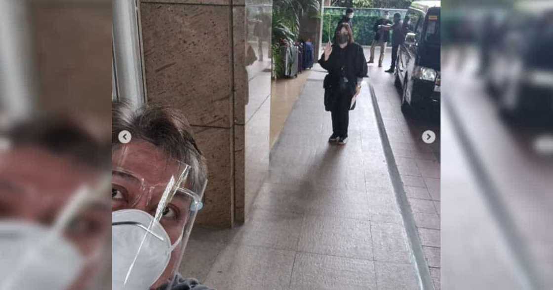 Pics ni Kiko na di malapitan si Sharon dahil nasa quarantine, viral: "So near yet so far" Pics ni Kiko na di malapitan si Sharon dahil nasa quarantine, viral: "So near yet so far"