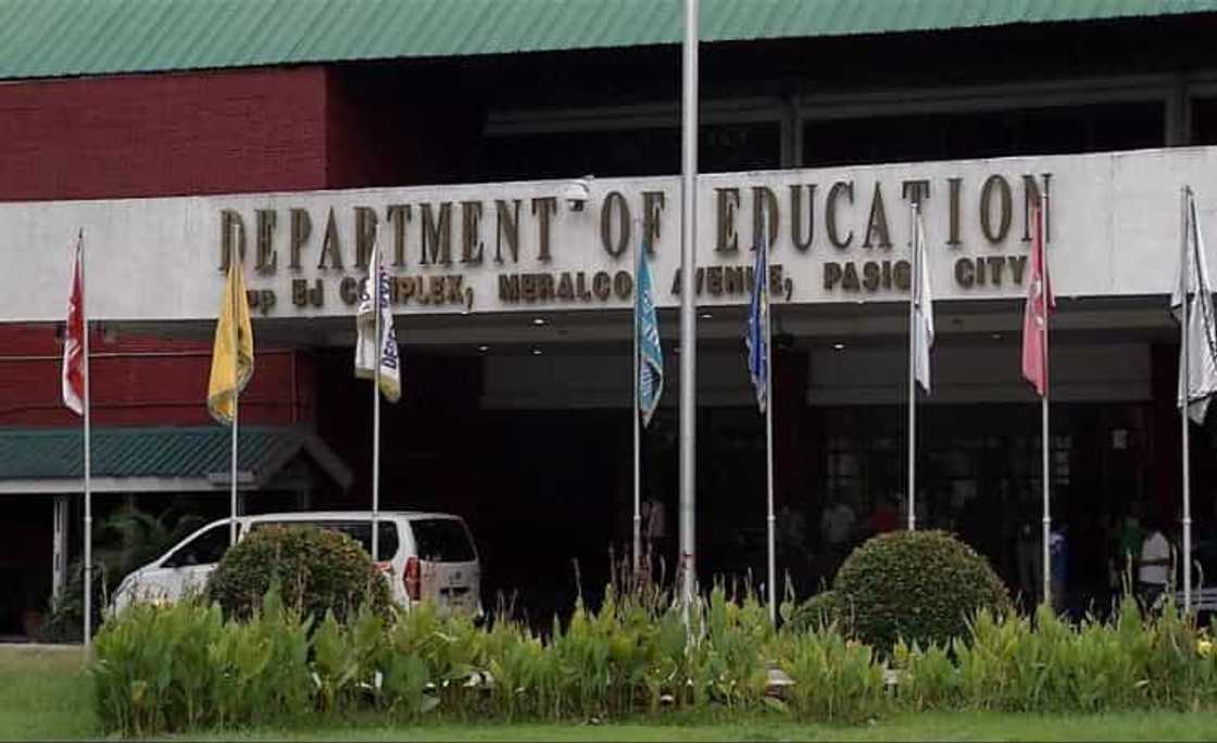 DepEd, kinumpirma ang COVID-19 cases sa mga mag-aaral at teacher sa pagbabalik paaralan DepEd, kinumpirma ang COVID-19 cases sa mga mag-aaral at teacher sa pagbabalik paaralan