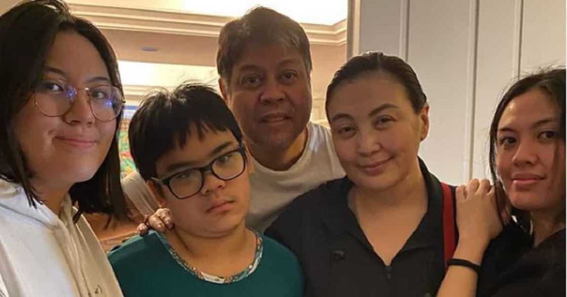 Frankie Pangilinan gets emotional over Sharon Cuneta’s departure to US Frankie Pangilinan gets emotional over Sharon Cuneta’s departure to US