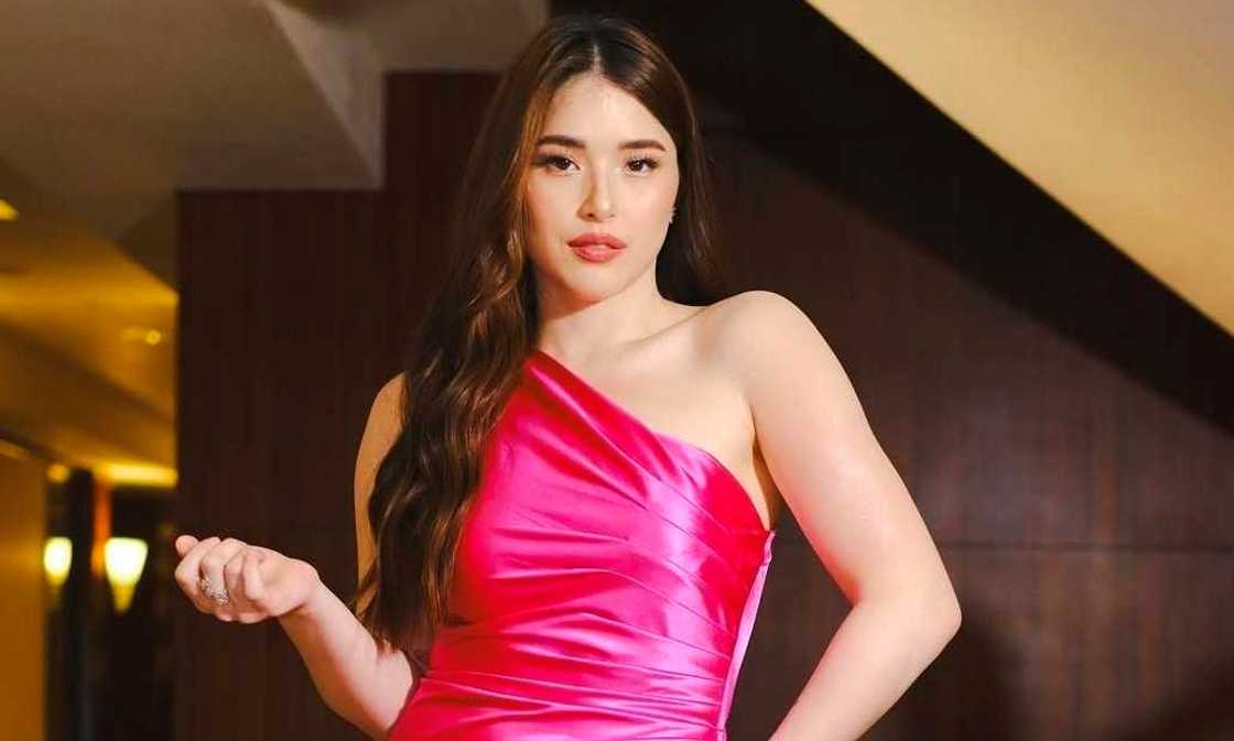 Kylie Padilla, ibinida ang matapang na bagong look: “Hi Isa!” Kylie Padilla, ibinida ang matapang na bagong look: “Hi Isa!”
