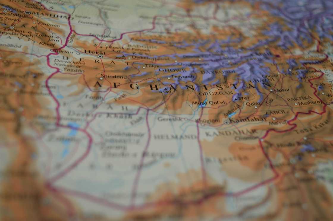 Higit 800 ang patay at 2,800 sugatan sa malakas na lindol sa Afghanistan Higit 800 ang patay at 2,800 sugatan sa malakas na lindol sa Afghanistan