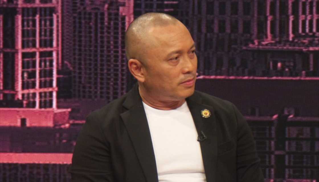 Negros Oriental 3rd District Rep. Arnie Teves, emosyonal na niyakap ang ina matapos ang 2 taon Negros Oriental 3rd District Rep. Arnie Teves, emosyonal na niyakap ang ina matapos ang 2 taon