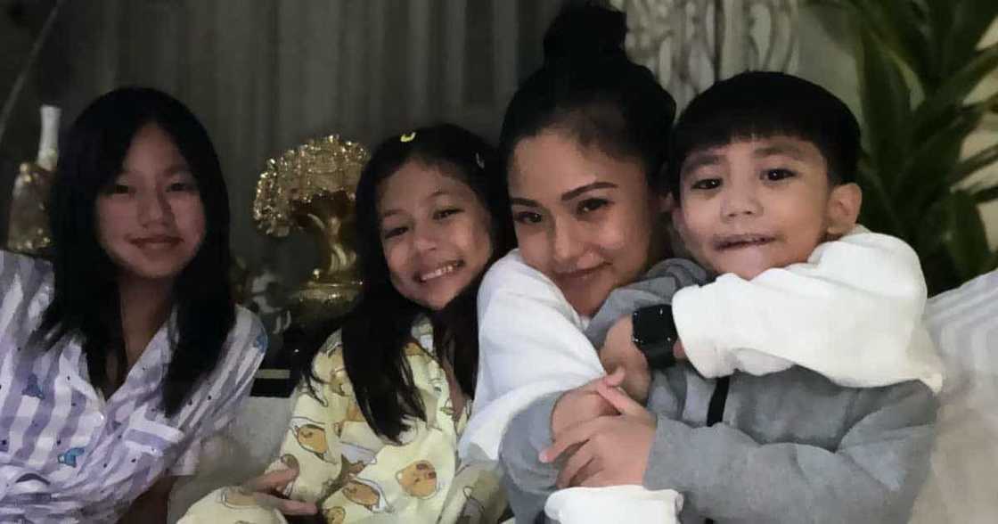 Kim Chiu, proud tita sa tatlo niyang pamangkin na naka-graduate ‘with honors’: “Saktong flex lang sa umaga” Kim Chiu, proud tita sa tatlo niyang pamangkin na naka-graduate ‘with honors’: “Saktong flex lang sa umaga”