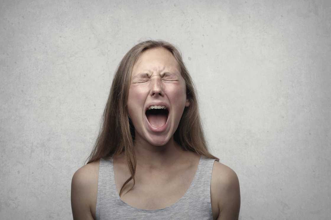 A woman screams out in frustration.