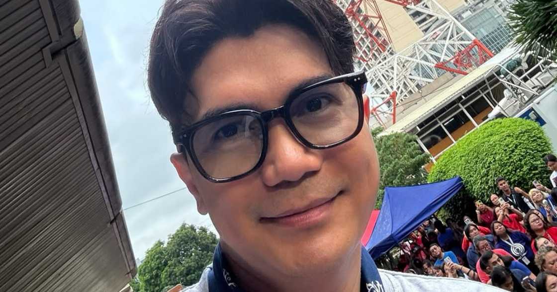 Vhong Navarro pays heartfelt tribute to ABS-CBN Tower Vhong Navarro pays heartfelt tribute to ABS-CBN Tower