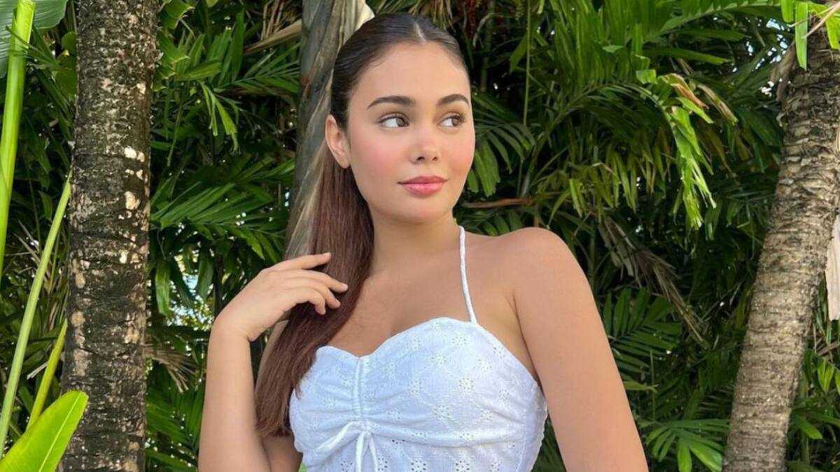 Ivana Alawi, binigyan ng tindahan at tulong pinansyal ang viral jeepney driver Ivana Alawi, binigyan ng tindahan at tulong pinansyal ang viral jeepney driver