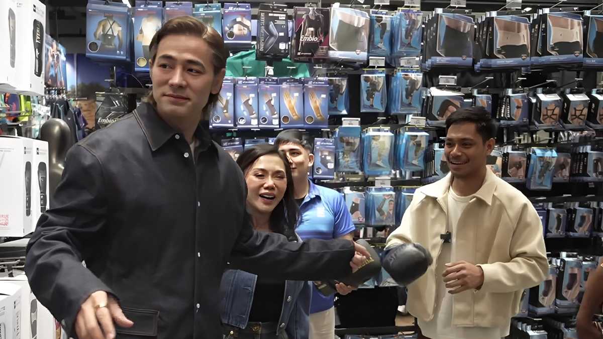 Vicki Belo presents Eman Pacquiao with new gloves; backs his dual career in  boxing and showbiz - KAMI.COM.PH