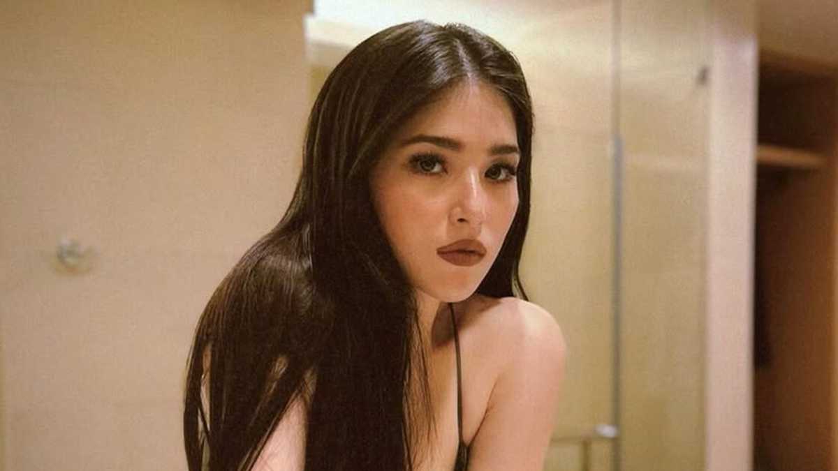 Kylie Padilla nagsabing “I enjoy being single” sa hiwalay na panayam Kylie Padilla nagsabing “I enjoy being single” sa hiwalay na panayam
