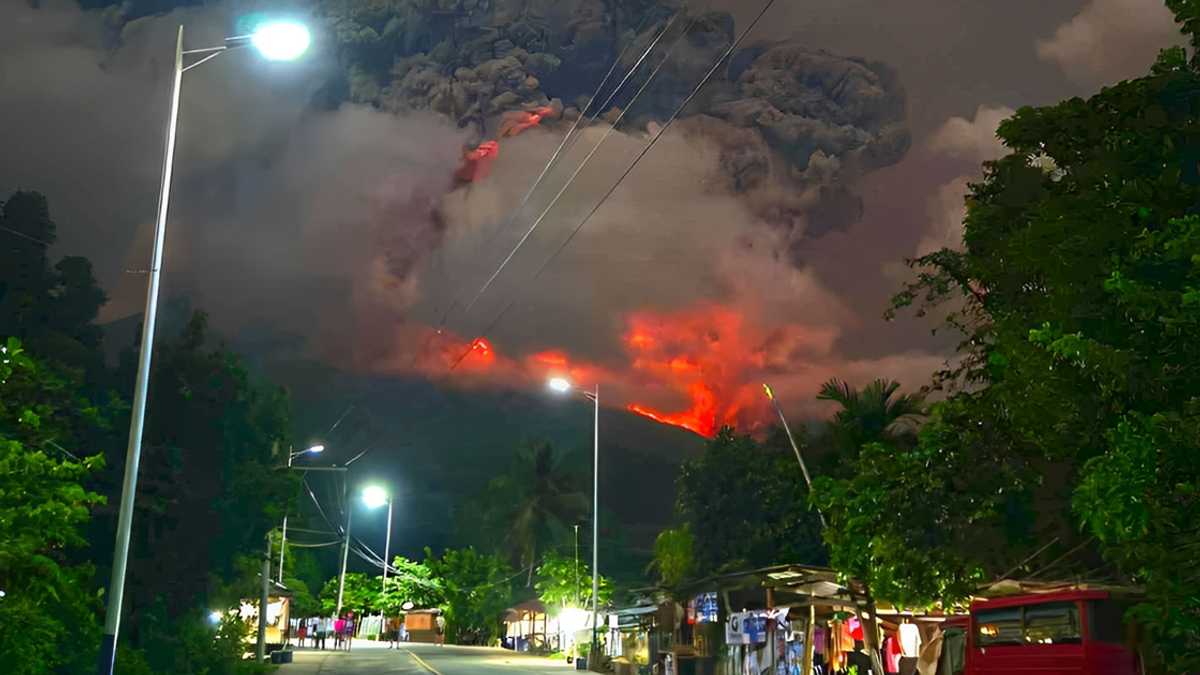 Babala: Mt. Kanlaon Umuusok Pa Rin! Abo Umaabot Hanggang 4.5 Kilometro, Alert Level 2 Ipinatupad