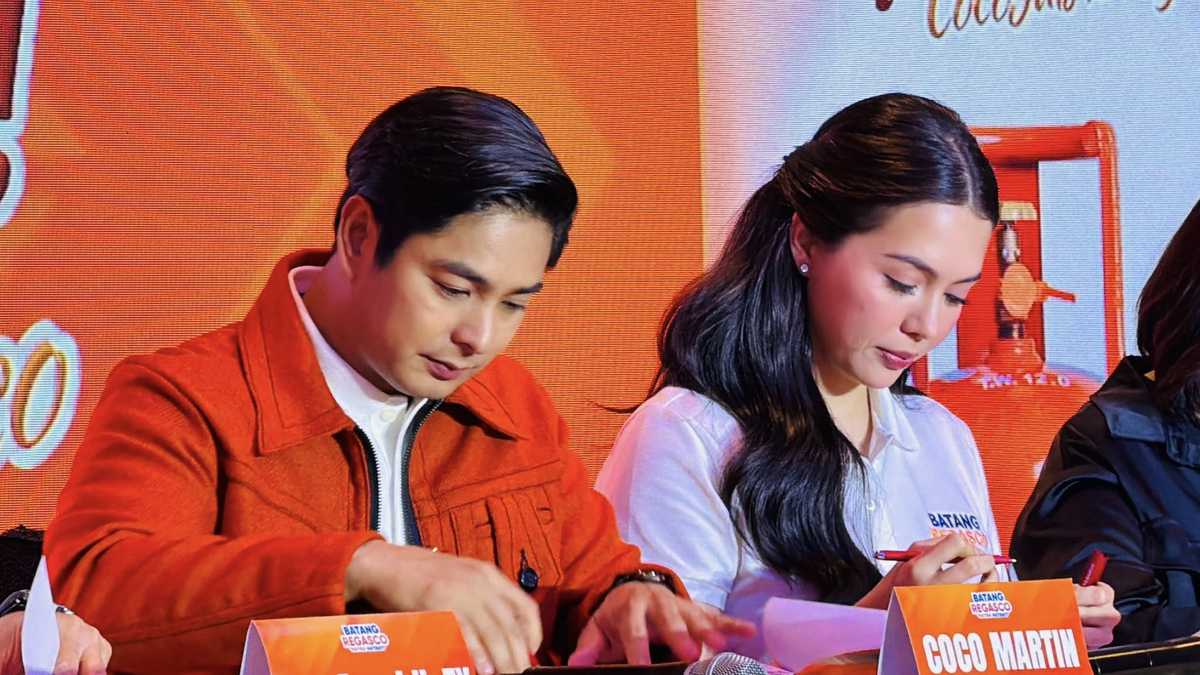 Coco Martin at Julia Montes, ibinahagi ang tawagan nilang “Nanay” at “Tatay” Coco Martin at Julia Montes, ibinahagi ang tawagan nilang “Nanay” at “Tatay”