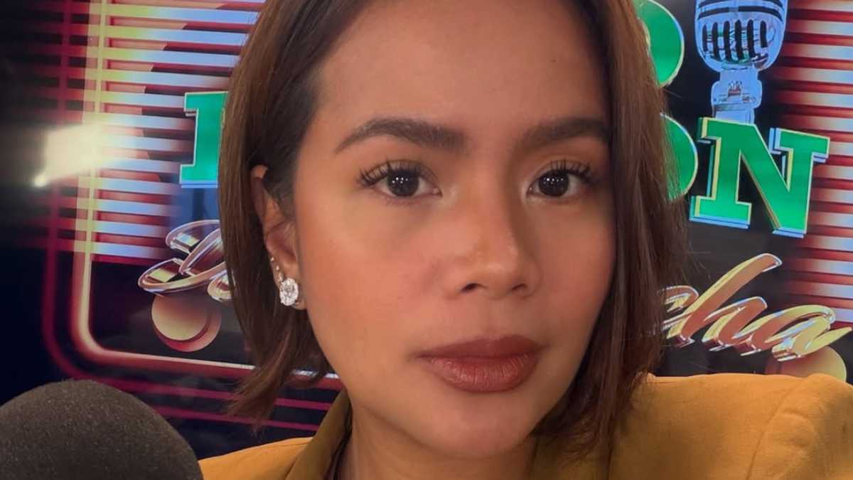 DJ Chacha, agaw-atensyon ang statement shirt; may kapansin-pansin ding caption DJ Chacha, agaw-atensyon ang statement shirt; may kapansin-pansin ding caption