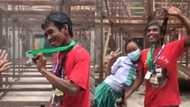 Video ng pag-sorpresa ng anak sa kanyang ama habang ito ay nasa trabaho, viral