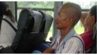 Ama na bagong laya, tinulungan ng mga kasakay niya sa bus nang malaman ang kwento ng kanyang buhay