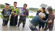 Apo, ipinagdiwang ang graduation kasama ang kanyang lolo’t lola sa bukid