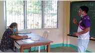 79-anyos na lola, nagpa-tutor sa guro para maturuan ang mga apo