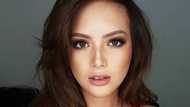 Ellen Adarna, napakanta sa sobrang saya sa reception habang enjoy na pinapanood ng asawang si Derek Ramsay