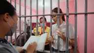 Alex Gonzaga, bumisita sa city jail sa Lipa; nakihalubilo sa ilang mga inmate