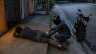Pagnanakaw sa lalaking natutulog sa kalsada, kuha sa CCTV