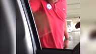 Video ng lalaking nag-reserve ng parking space gamit ang sarili, nag-viral